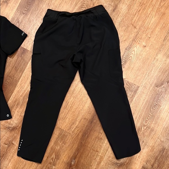 Black Scrub Set - Picture 6 of 7